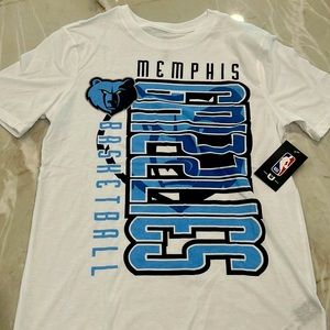 NWT Memphis Grizzlies adult small tshirt - never worn!